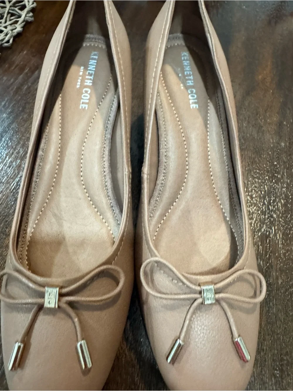 Kenneth Cole women’s Brown Low Block Heel Bow Pump size 9